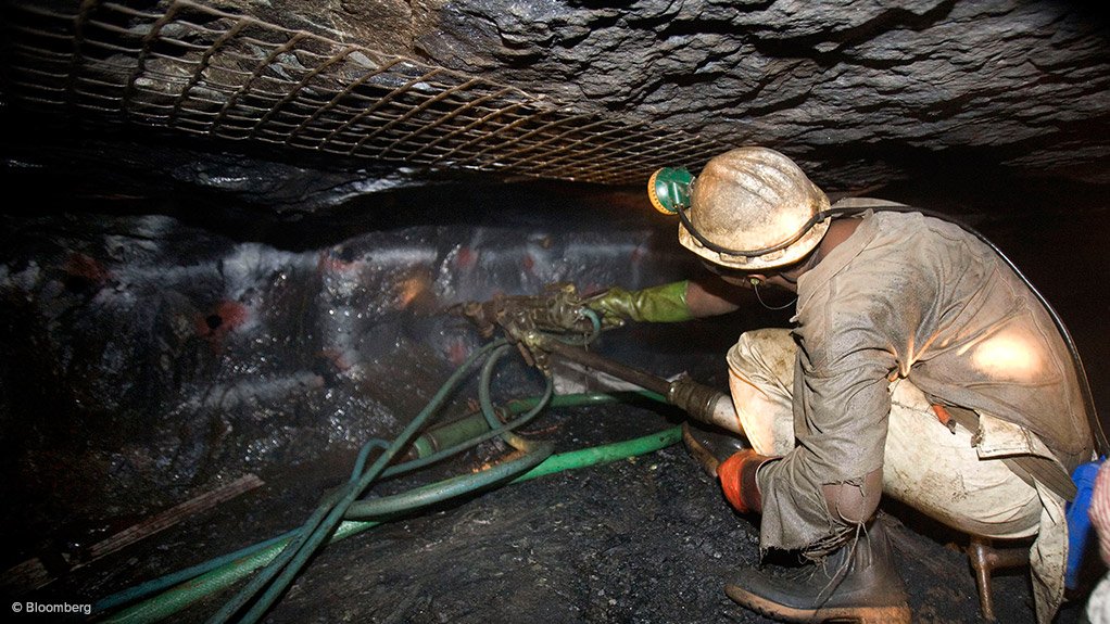 DOUBLE CONCERN
Using people in deep-level operations is a challenge for mining companies because not only does making the underground environment suitable for workers become more costly but the risk to mineworkers also increases