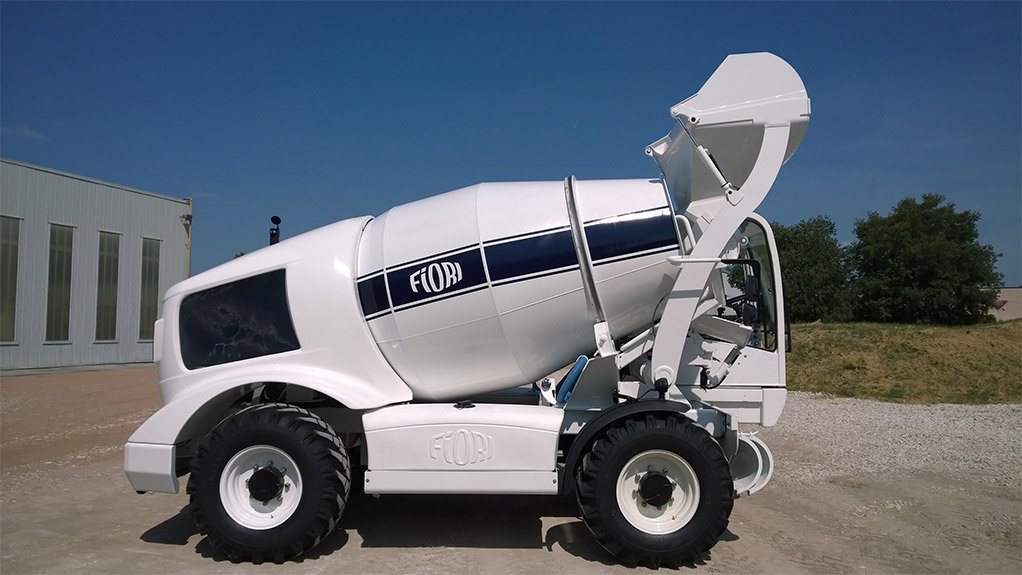 COMPACT DESIGN
The Fiori DB X35 self- and front-loading mixer’s design enables more accurate volumetric loading and shortened loading times
