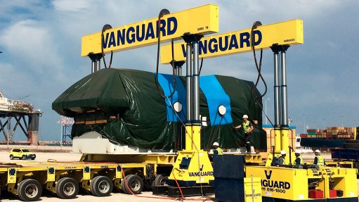 Vanguard loads a 230 t generator with its 800 t hydraulic lift system