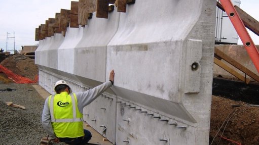 SIGNIFICANT ENGINEERING DEVELOPMENT 
An MSE approach embankment eliminates the need for retaining walls in conditions of limited space