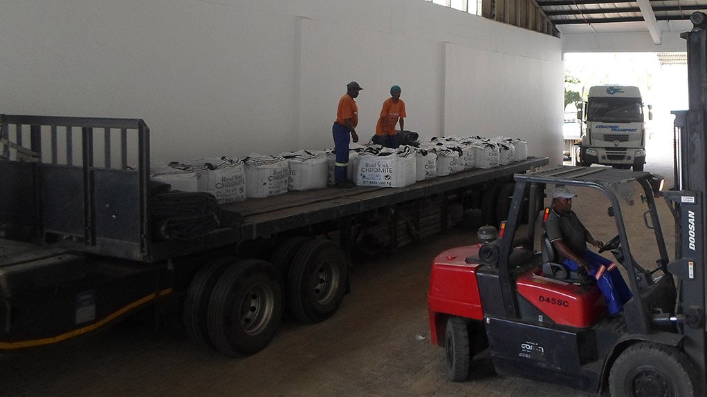COVERED LOADING
Under-cover loading, off-loading and packing facilities enable work to continue in all weather conditions 
