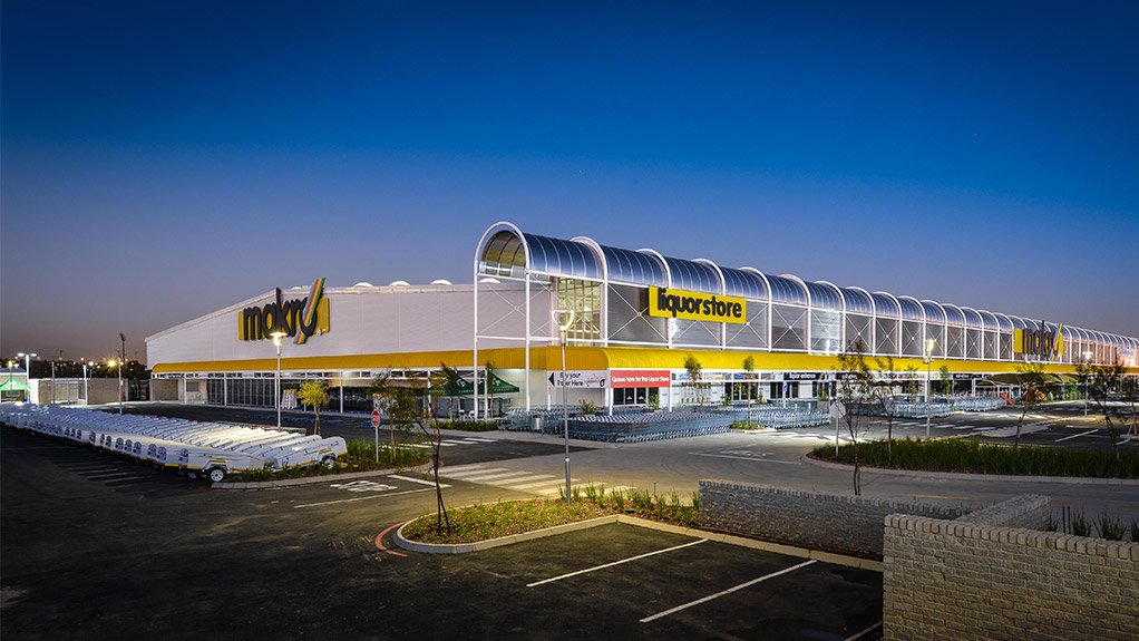 MAKRO ALBERTON
Massmart conserves water by capturing and reusing condensate from its carbon dioxide refrigeration plants at its new generation Makro stores