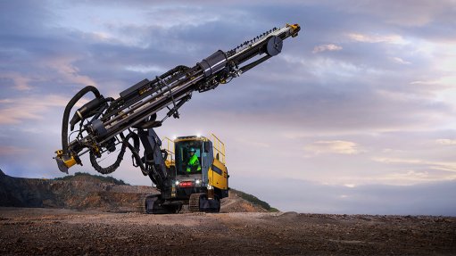 DRILLING PERFORMANCE
The newly developed rock drill COP 3060 for surface applications provided the PowerROC T50 with a high penetration rate