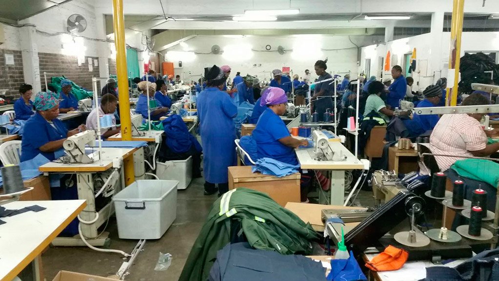 MAKING CLOTHES
Siyasebenza Manufacturing is prepared to attempt most workwear designs, especially if it is what clients need and if it is beneficial to the business
