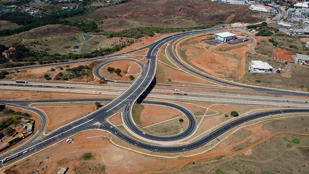 BALLITO INTERCHANGE
The bridge at Ballito Interchange, in KwaZulu-Natal, now caters for pedestrian safety, with pedestrian drop-off zones and pedestrian lanes
