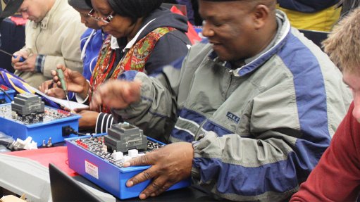 Siemens donates 4000 micro automation controllers to boost engineering education in Gauteng schools.