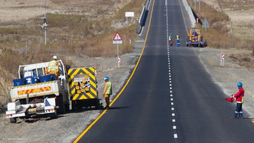Bakwena rehabilitates Zeerust road