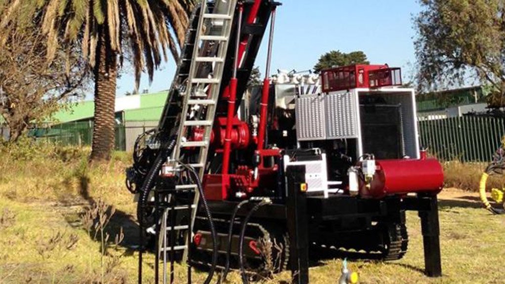 DRILLING MATTERS The Geo 900 drill rig had a dry hole depth capacity of 1 700 m and a 2 000 m wet-hole capacity at BQ size 
