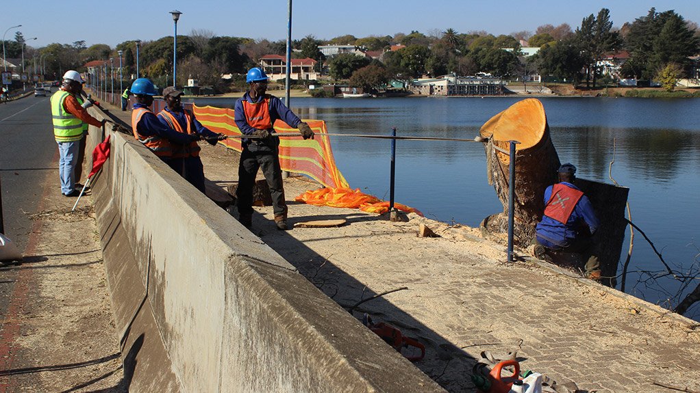 IMPROVED INFRASTRUCTURE
Emmarentia dam’s infrastructure is currently being rehabilitated 
