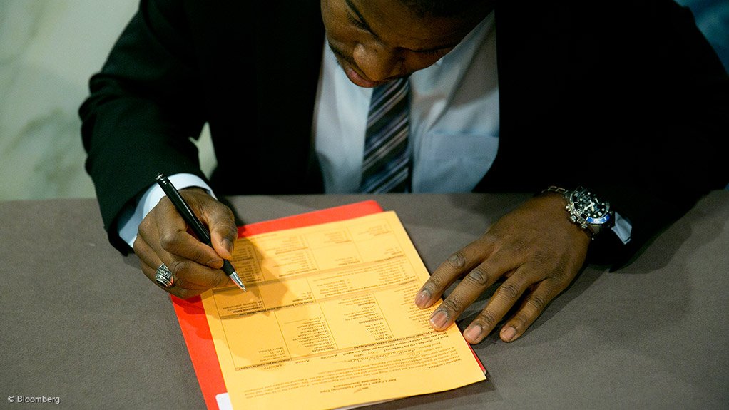 Transformation in work environment too slow, commission asserts