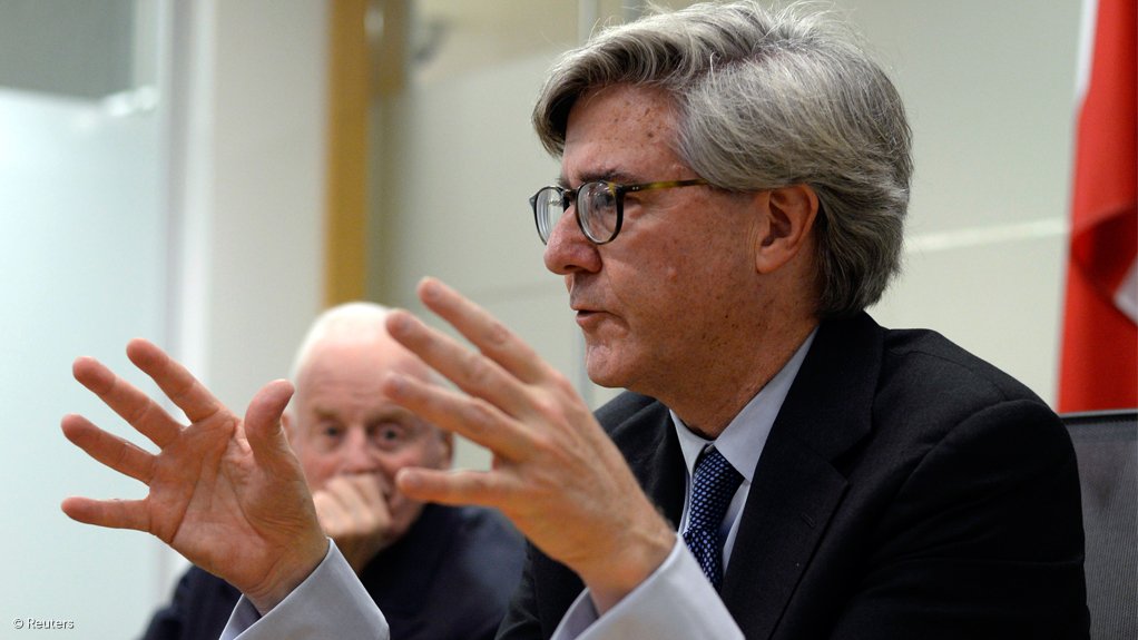 Barrick Gold chairperson John Thornton (R) speaks during a news conference as Barrick founder Peter Munk looks on.