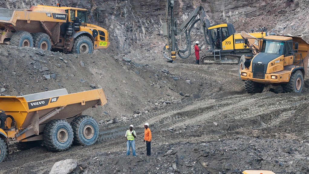 EXTENSION PLAN
The current and planned high-wall pushback programmes will extend the Chama pit to increase in-pit mineable ore reserves

