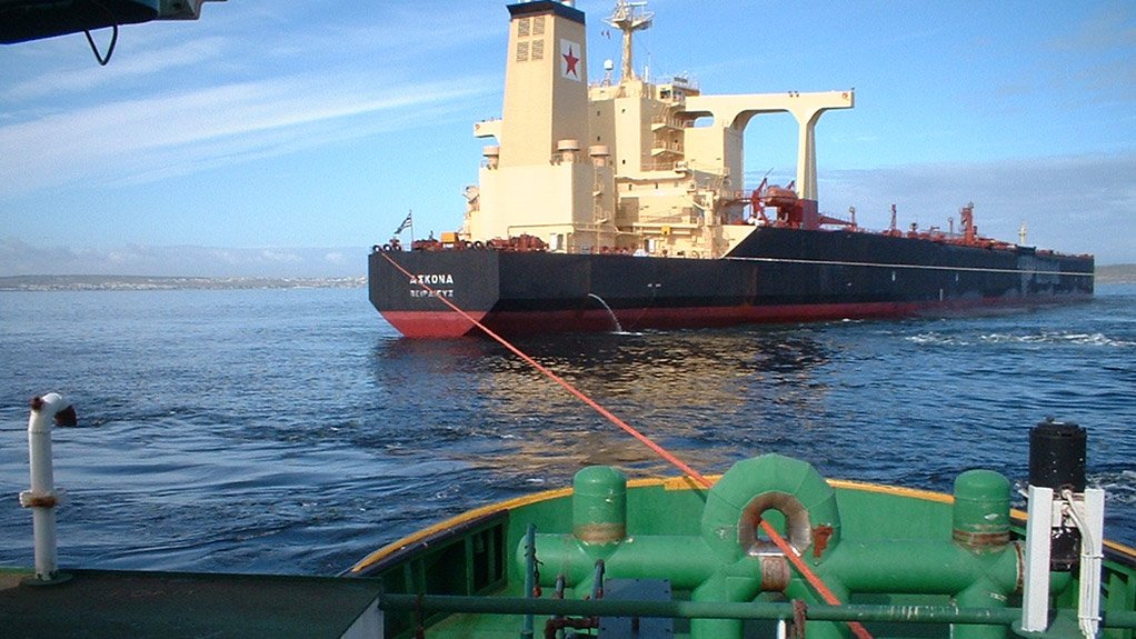 TUG LINE
Fibre ropes are preferred for harbour tug haulage as they do not corrode under the salty marine conditions
