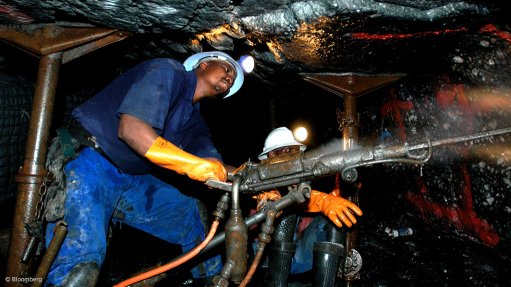 MILESTONE IMPERATIVE
The focus remains on reducing serious injuries in the mining industry by 20% by December 2016 and on reducing lost-time injuries by 20% from January 2017