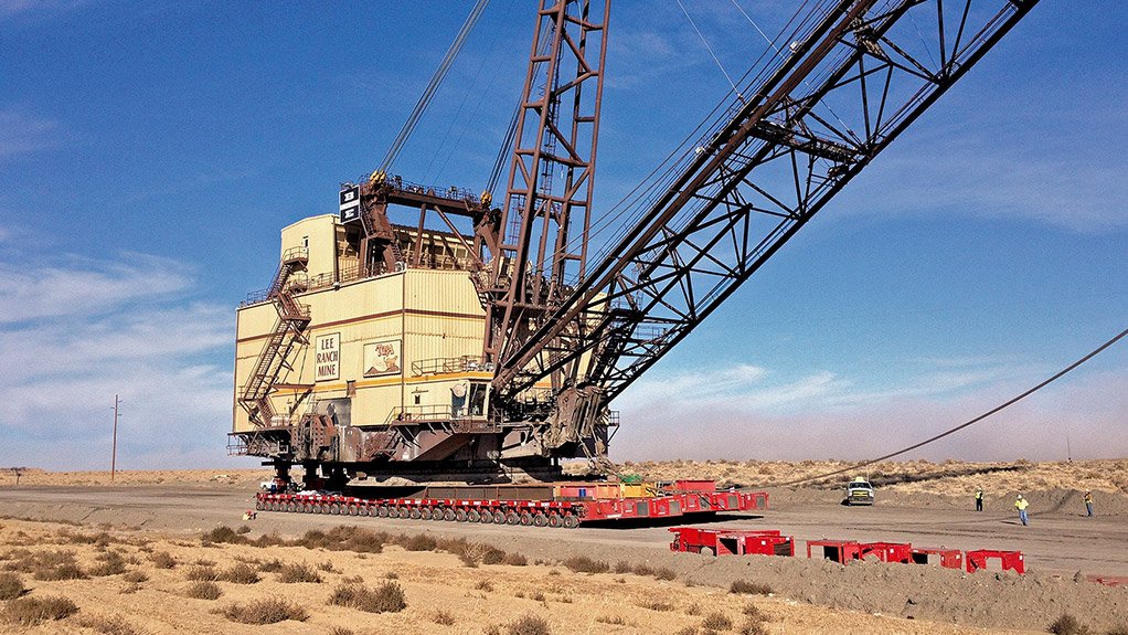 INTACT HAULAGE
Mammoet is able to transport intact dragline machines using its self-propelled modular transport units
