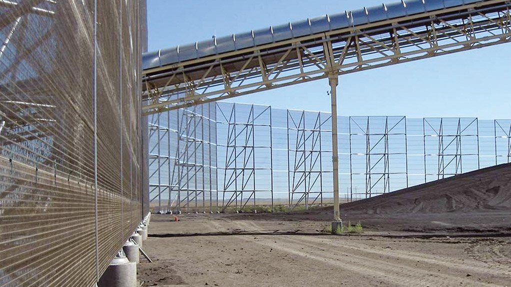 WIND FENCE
The DustTamer systems lower wind velocities downwind of a screen’s location, thereby reducing the airborne particulate that accumulates from materials-handling operations
