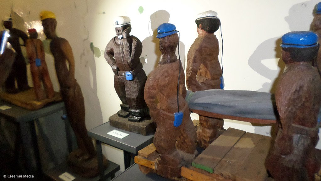 ABASEBENZI ART COLLECTION
The collection depicts the daily trials and tribulations of mineworkers - from working in the stope to carrying out the bodies of their dead colleagues
