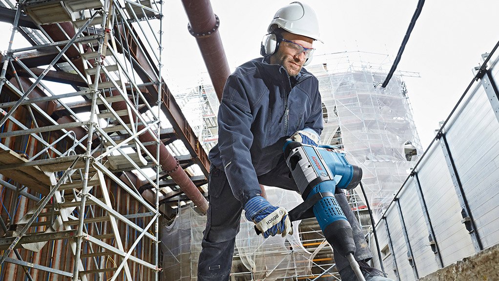 BOSCH GBH 12-52 D PROFESSIONAL
The new Bosch rotary hammer features a 1 700 W electrical motor that produces 19 J of single-impact energy
