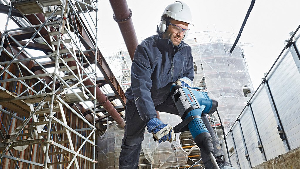 BOSCH GBH 12-52 D PROFESSIONAL
The new Bosch rotary hammer features a 1 700 W electrical motor that produces 19 J of single-impact energy
