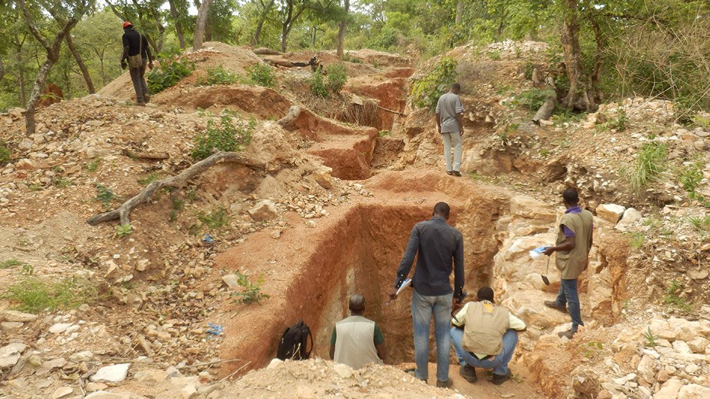 FIELDWORK
A first code compliant resource estimate for eluvial columbo-tantalite showings at the Toumi artisanal mining site is planned for spring next year
