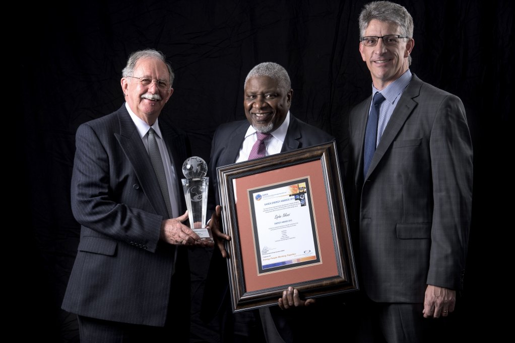 LEADERSHIP RECOGNISED Exxaro CEO Sipho Nkosi (centre) with Sanea’s Brian Statham and Brian Day at the recent energy awards function