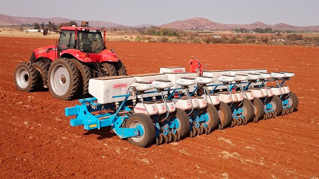 One of the two 17 row Monosem precision planters and the Case 290 NX 212 kW tractor