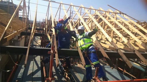 Work-at-height specialist monitors housing project