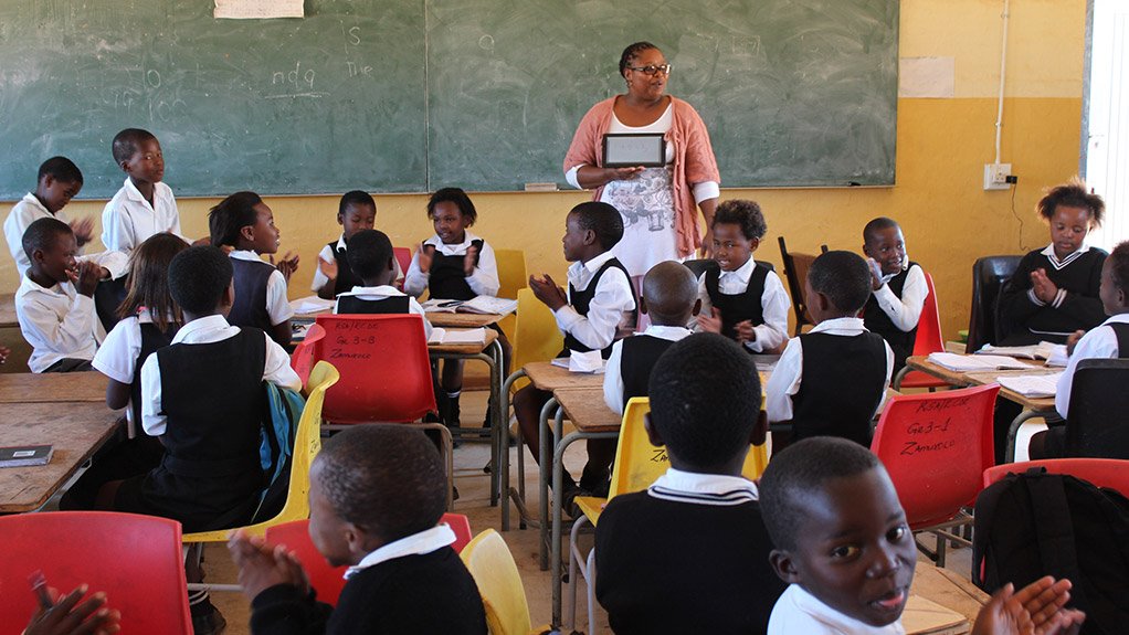 MODERN CLASSROOMS
Operation Phakisa ICT in Education aims to provide tablets to pupils and laptops for teachers to access various apps and content