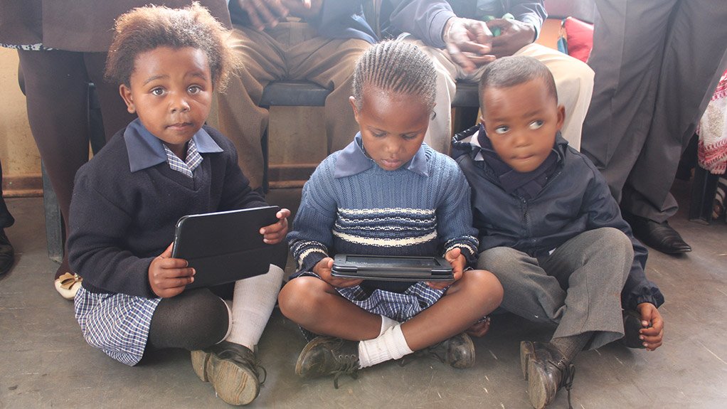 RURAL EDUCATION PILOT
The Council for Scientific and Industrial Research has successfully piloted the use of ICT equipment in rural schools in South Africa