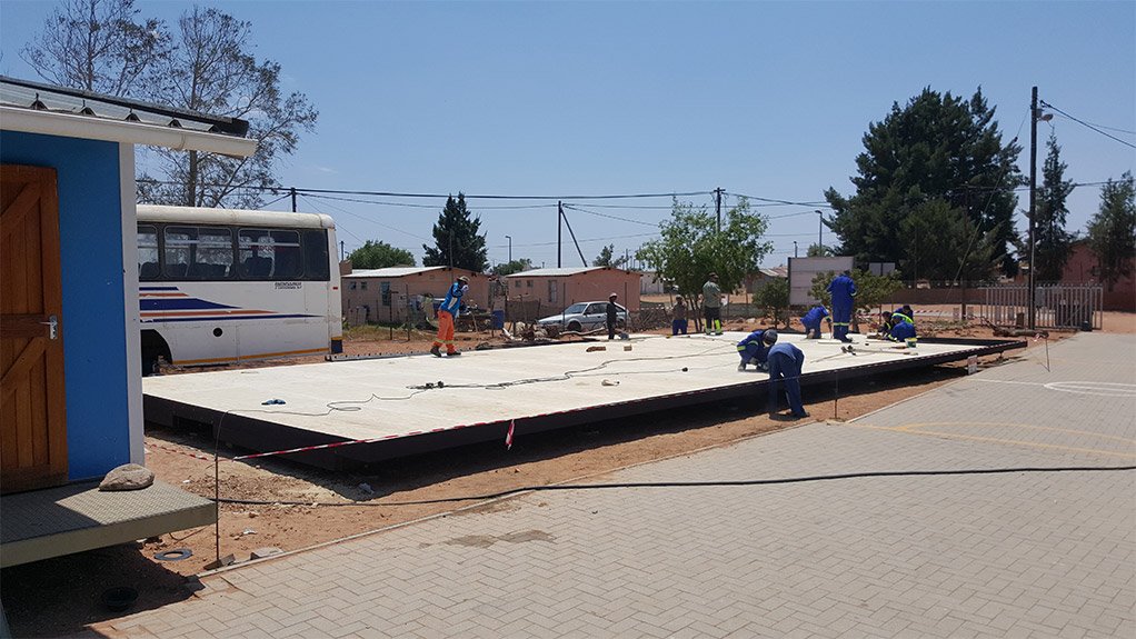 KOEKENAAP PRIMARY SCHOOL
The concrete slabs of a R2-million resource centre, comprising a computer room, library and classroom, were laid last month
