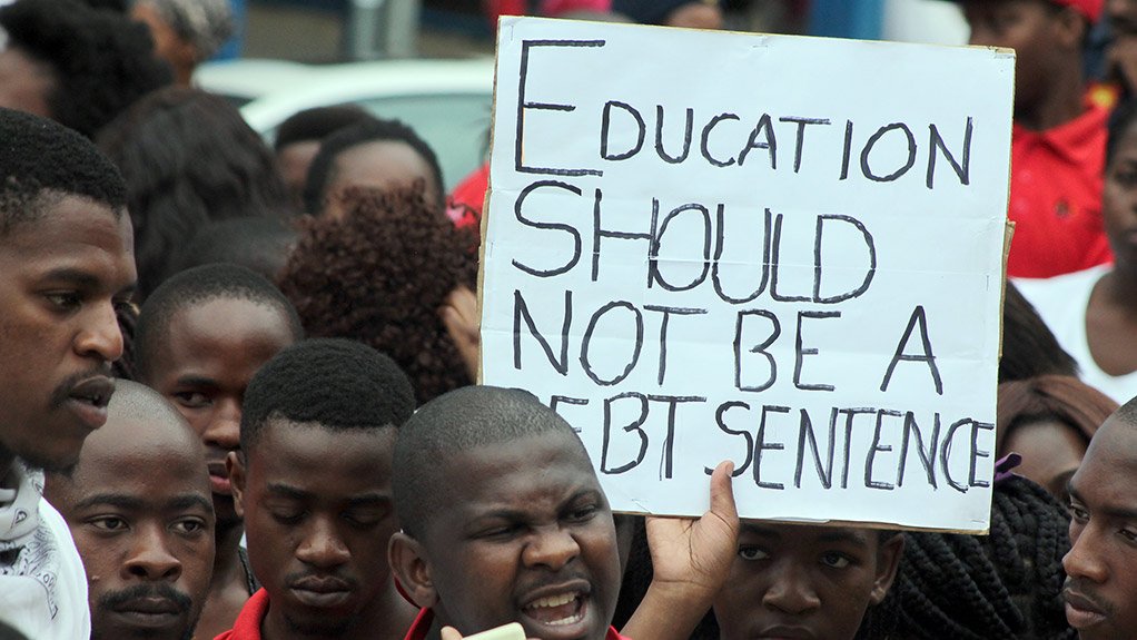 IN SUPPORT OF STUDENTS
AMCU is in full support of the ‘university fees must fall’ campaign and believes free tertiary education can be achieved
