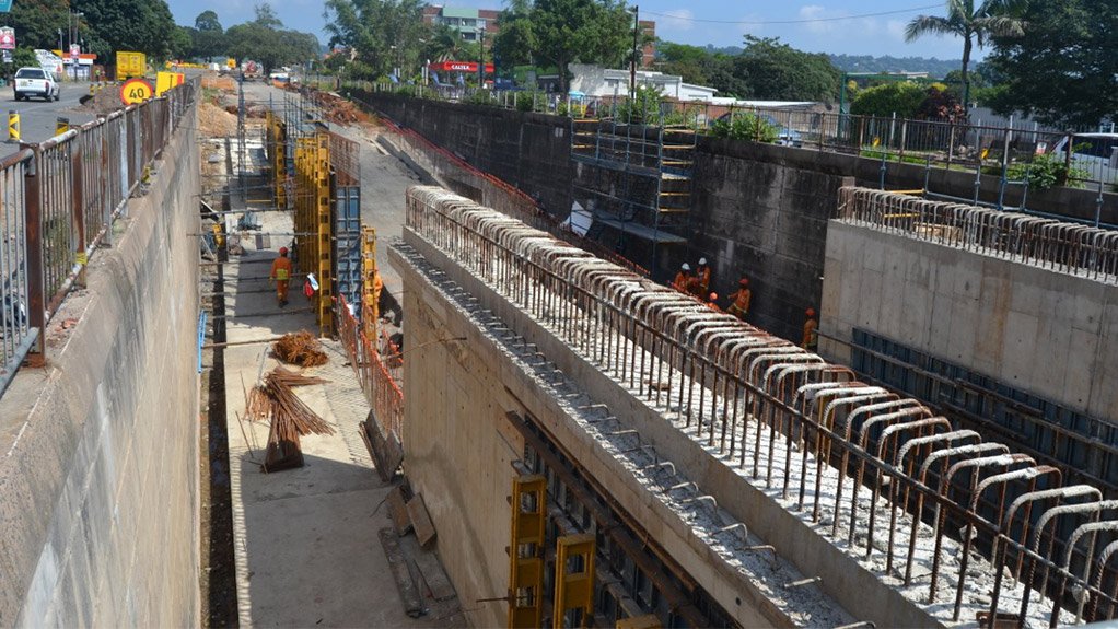 TRANSPORT TRANSFORMATION
The GO!Durban transit system will comprise metro rail transit, rapid bus transit, road-based feeder services and complementary rail and bus services 
