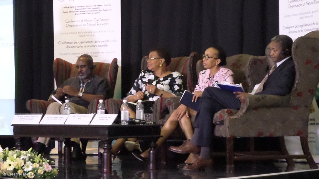TAKING ISSUE
Moyo Nkosana, Graça Machel, Sheila Khama and Osten Chulu
