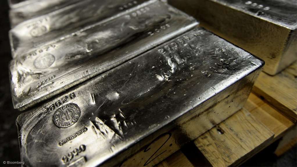 Silver supply to fall 3% in 2015 on flat FY production