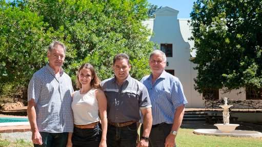 Clara Anna Fontein goes ahead