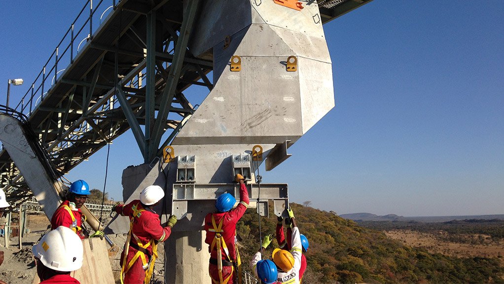 PROTECTION
WEBA Chute provides chutes that can protect a mine’s transfer point against damage by the transferred material
