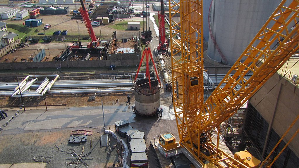 Johnson Crane Hire Undertakes Heavy Lifts At Shell & Bp’s Sapref Refinery