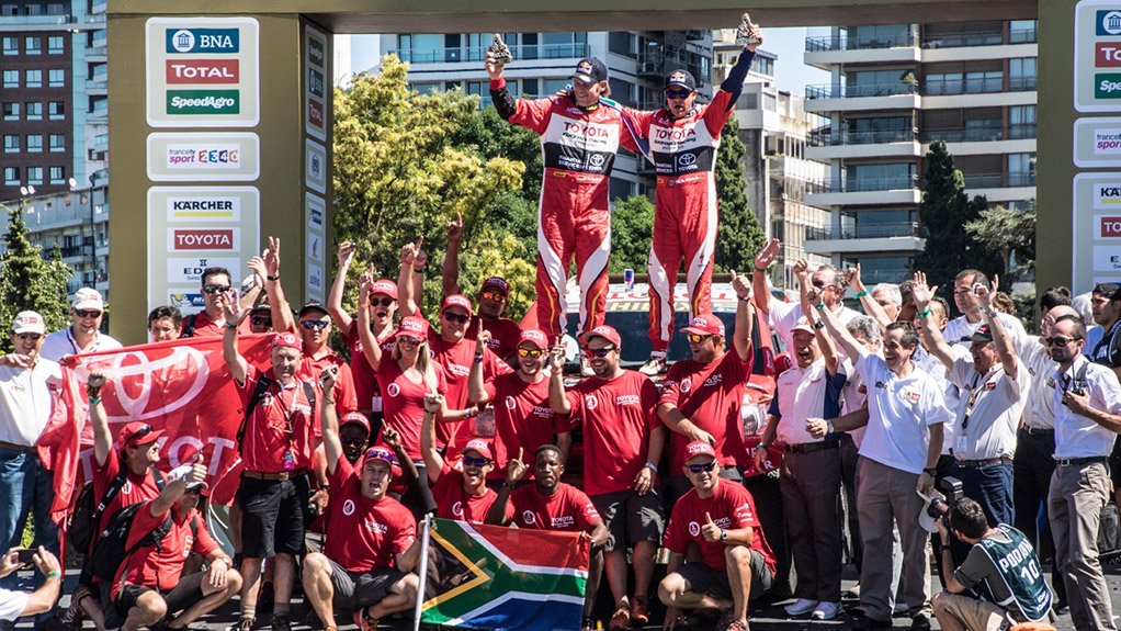 Von Zitzewits and De Villiers at the finish line
