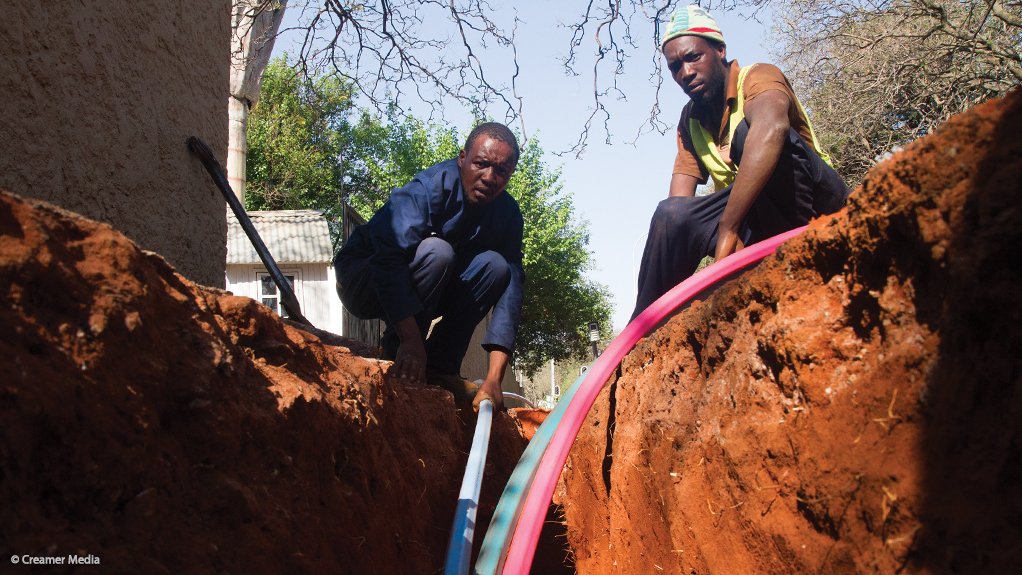 FIBRE INFRASTRUCTURE INSTALLATION
Vumatel aims to deploy fibre-optic cable past 100 000 homes by the end of this year, amounting to R1-billion fibre infrastructure investment 