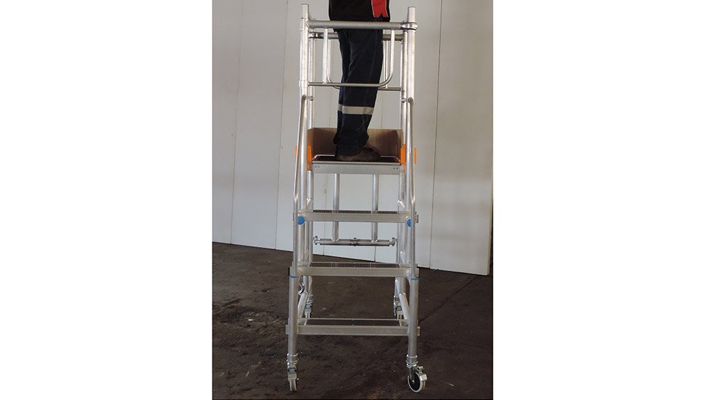 STEPPING UP
The aluminium step ladder features designed to ensure enhanced safety