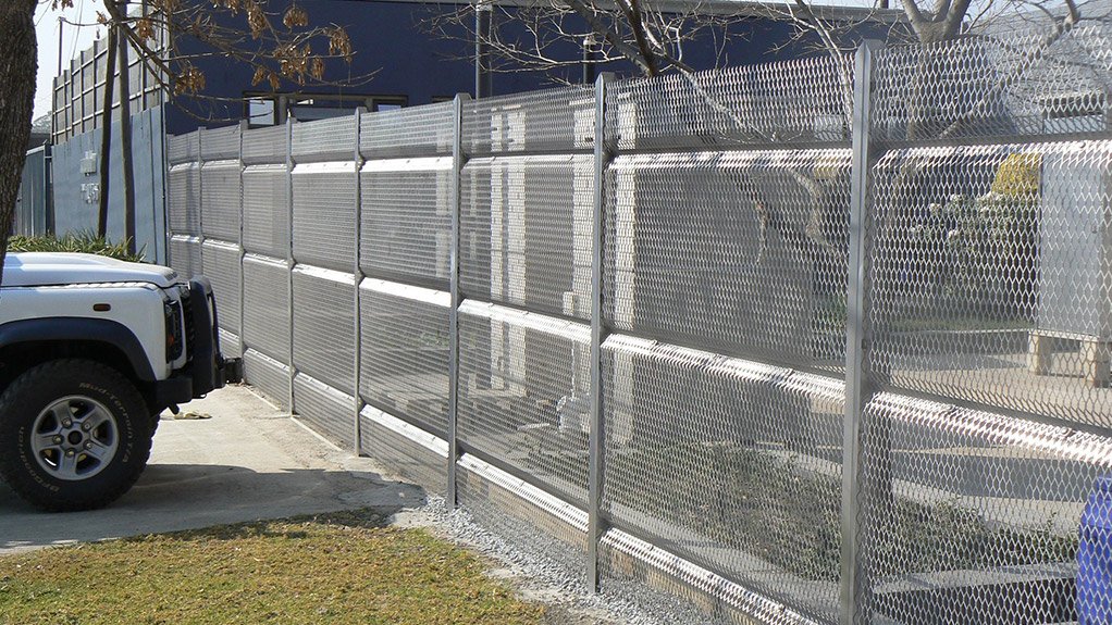 Innovative Spear Fencing System Uses Mentis Expanded Metal