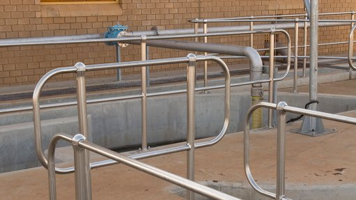 Mentis Stainless Steel Handrailing Ideal For Corrosive And Damp Environments