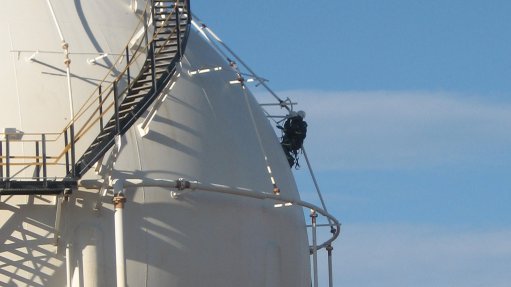 MAINTAINANCE EXPERTS ROPED IN 
Skyriders provides cost-effective rope access for petrochemical tank maintenance solutions