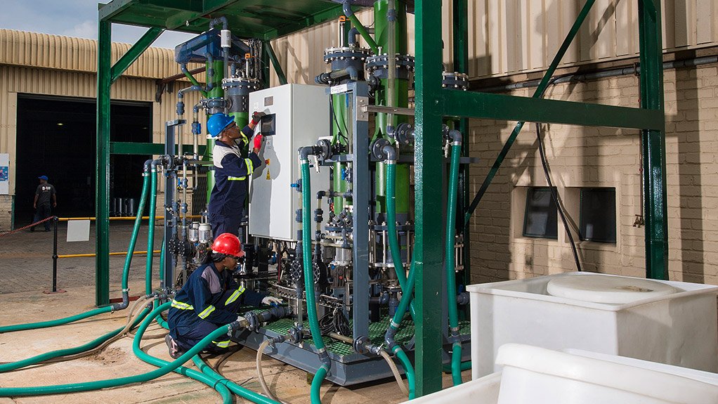 DUAL STAGE
The continuous ionic filtration test rig, comprises a dual-stage CIF system, called DeSALx that uses two stages of the CIF to desalinate brackish water 
