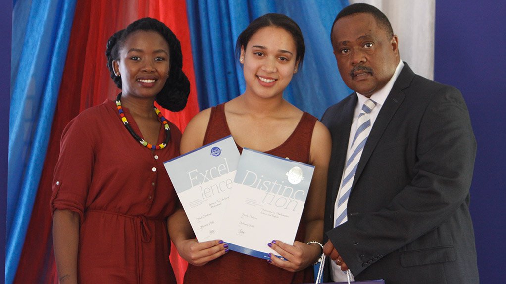  L-R. Alice Msibi (Engen education specialist) Nicole Ambrose (Top EMSS student in the Gauteng region) and Trevor Benson (Gauteng’s Department of Education)