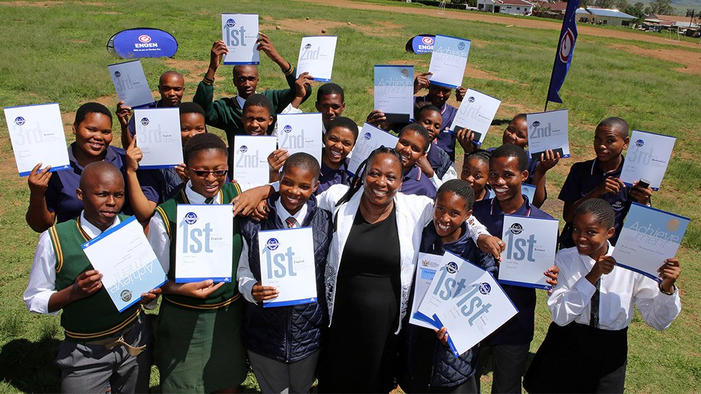 Cindy Bunde, Engen Corporate Social Investment  coordinator for Eastern Cape with graduates of the Engen Maths and Science School programme in Cala