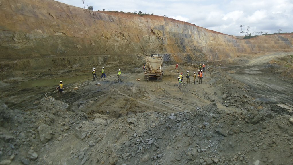 BREAKING GROUND Blasting at Asanko’s new mine has facilitated the exposure of enough ore benches for mining to feed the mill at desired throughput rates 