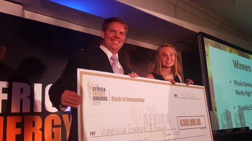 AFRICAN ENERGY AWARDS
Both Nicole Barwise and Vuselela Energy were awarded the R300 000 innovation prize 