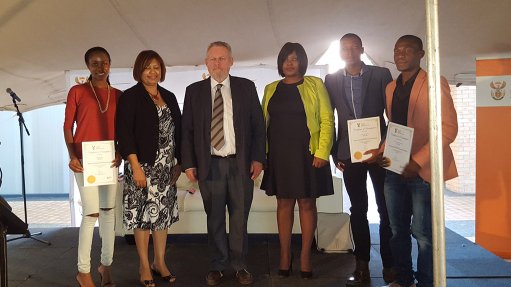 dti: Minister Davies calls for companies to provide work experience to graduates