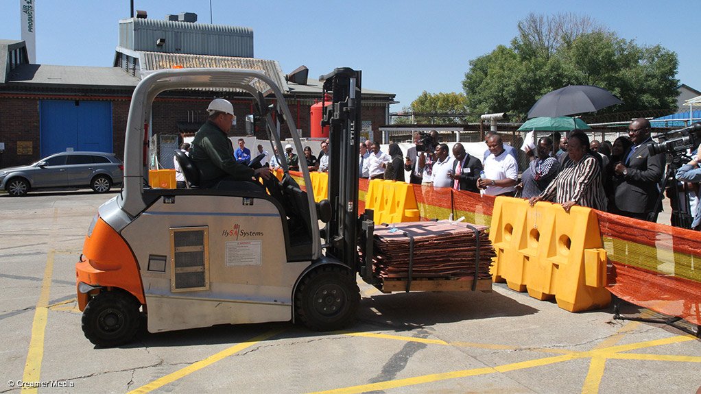 Fuel-cell forklift at Implats refinery.